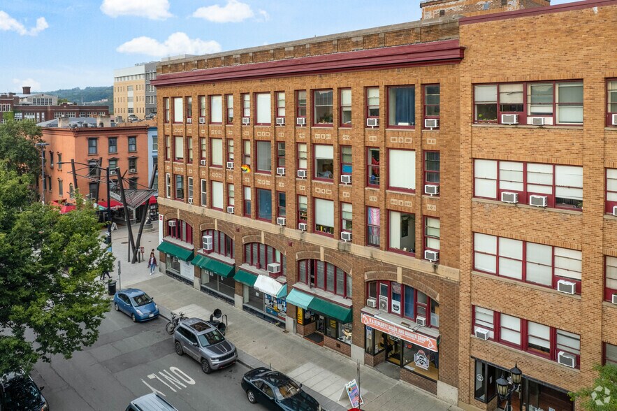 101-109 S Cayuga St, Ithaca, NY à louer - Photo de l’immeuble – Image 3 sur 13