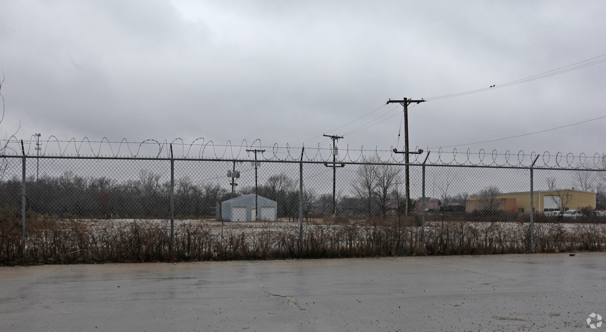 13700 Oak St, Kansas City, MO à louer Photo principale– Image 1 sur 6