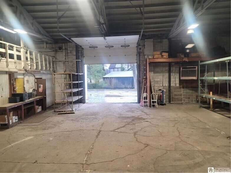 2211 Washington St, Jamestown, NY à vendre - Photo intérieure – Image 3 sur 14