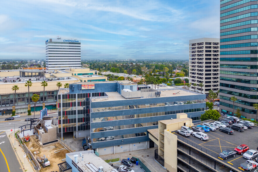 15300 Ventura Blvd, Sherman Oaks, CA à louer - Photo de l’immeuble – Image 3 sur 19