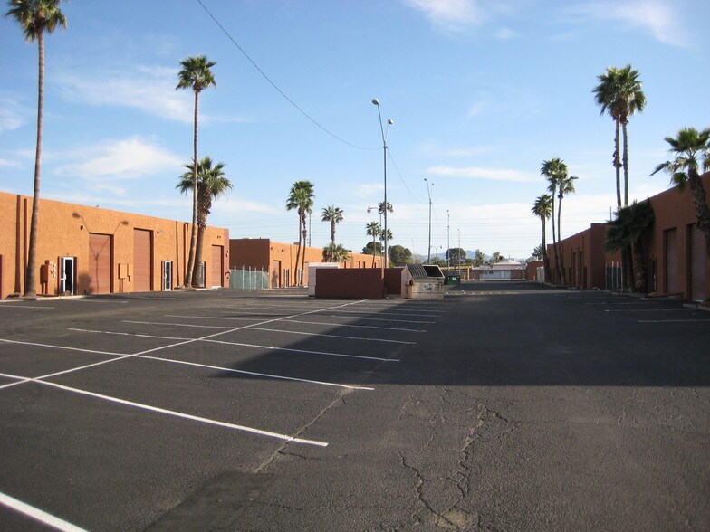 3334 W McDowell Rd, Phoenix, AZ à louer - Photo de l’immeuble – Image 2 sur 9