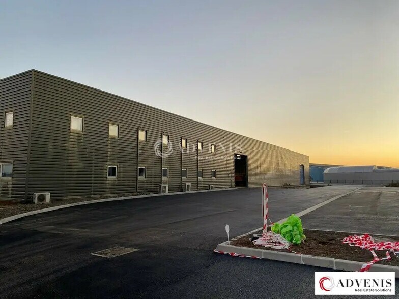 Local d'activités dans Blanquefort à vendre - Photo de l’immeuble – Image 1 sur 8