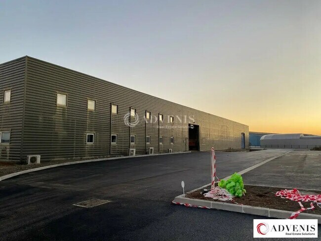 Plus de détails pour Local d’activités à vendre