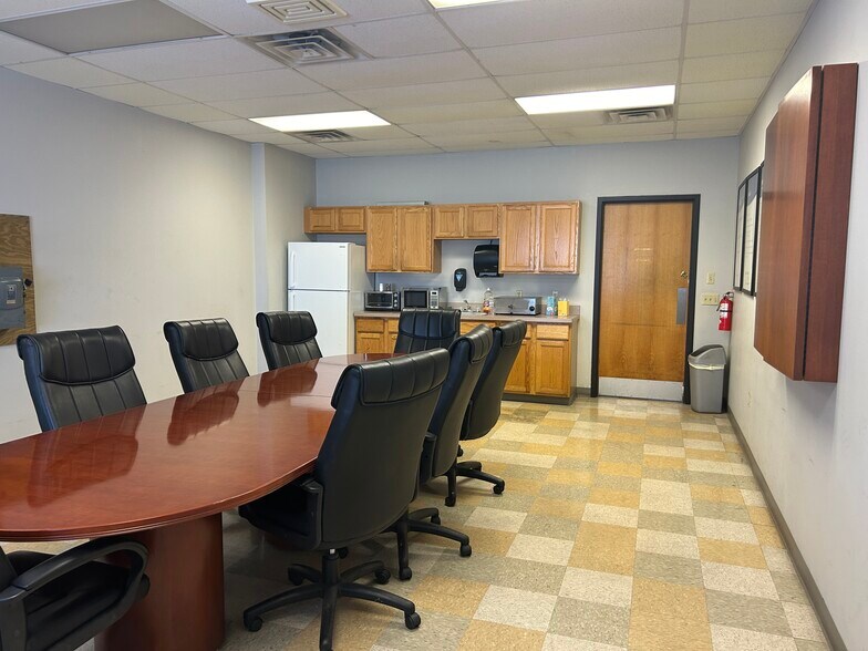 202-206 Regas Rd, Madison, WI à vendre - Photo de l’immeuble – Image 3 sur 10