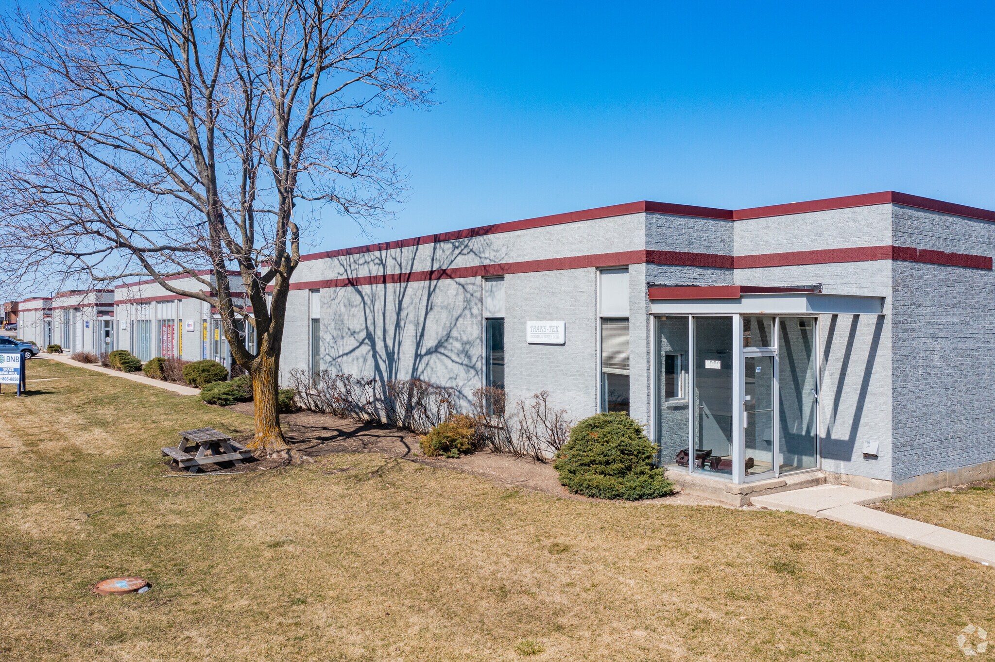 3000-3030 Commercial Ave, Northbrook, IL à louer Photo de l’immeuble– Image 1 sur 5