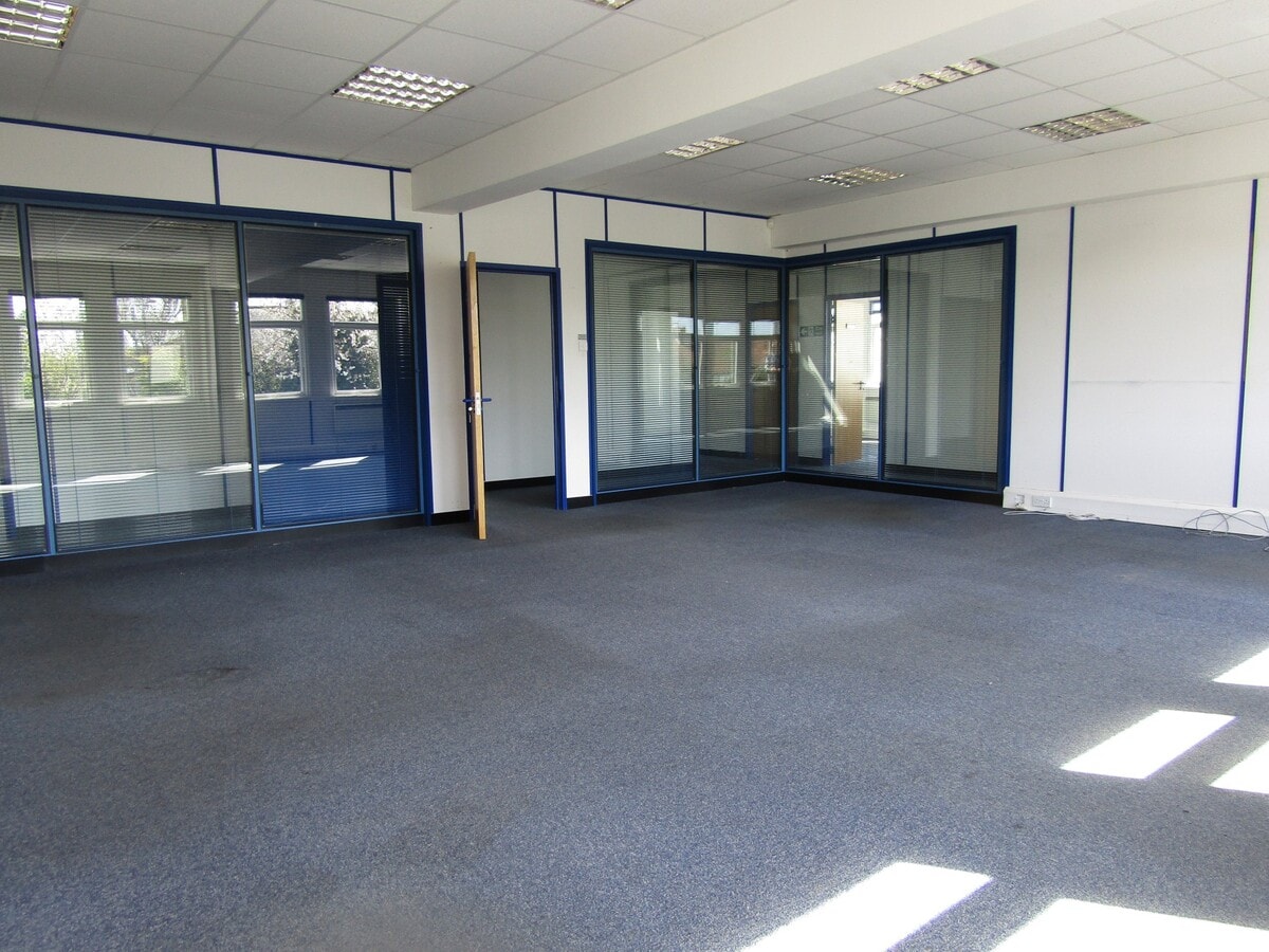 Nazeing Rd, Nazeing, ESS EN9 2HB - Lot 37A -  - Photo intérieure - Image 1 of 3