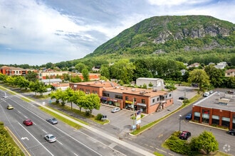 398-418 Boul Sir-Wilfrid-Laurier, Mont-St-Hilaire, QC - VUE AÉRIENNE  vue de carte