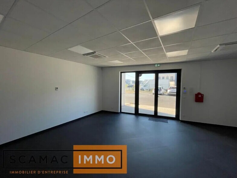 Bureau dans Saint-Pierre-du-Perray à vendre - Photo intérieure – Image 1 sur 9