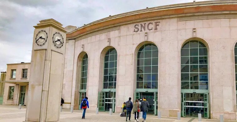 Local commercial dans Versailles à louer Photo de l’immeuble– Image 1 sur 6