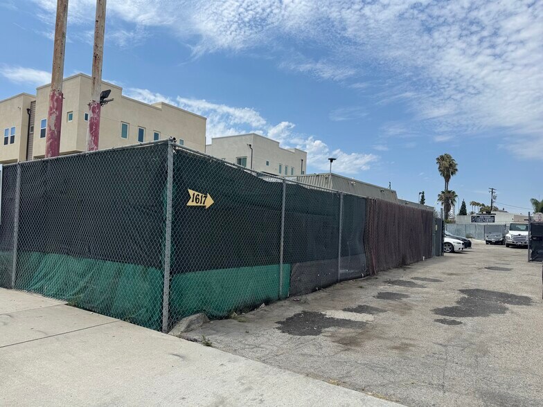 1617 W Lincoln Ave, Anaheim, CA à vendre - Photo de l’immeuble – Image 2 sur 10