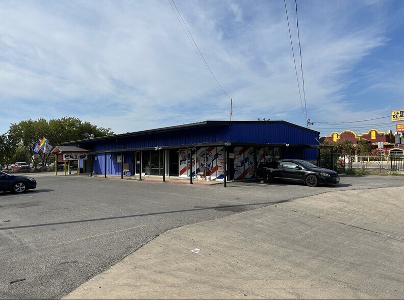 7708 Marbach Rd, San Antonio, TX à vendre - Photo de l’immeuble – Image 2 sur 8