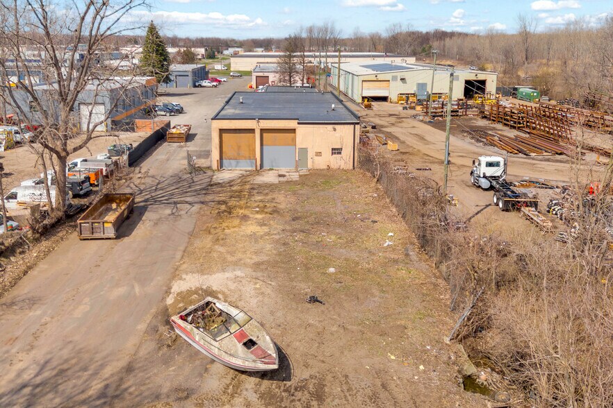 30401 Ecorse Rd, Romulus, MI à louer - Photo de l’immeuble – Image 3 sur 4