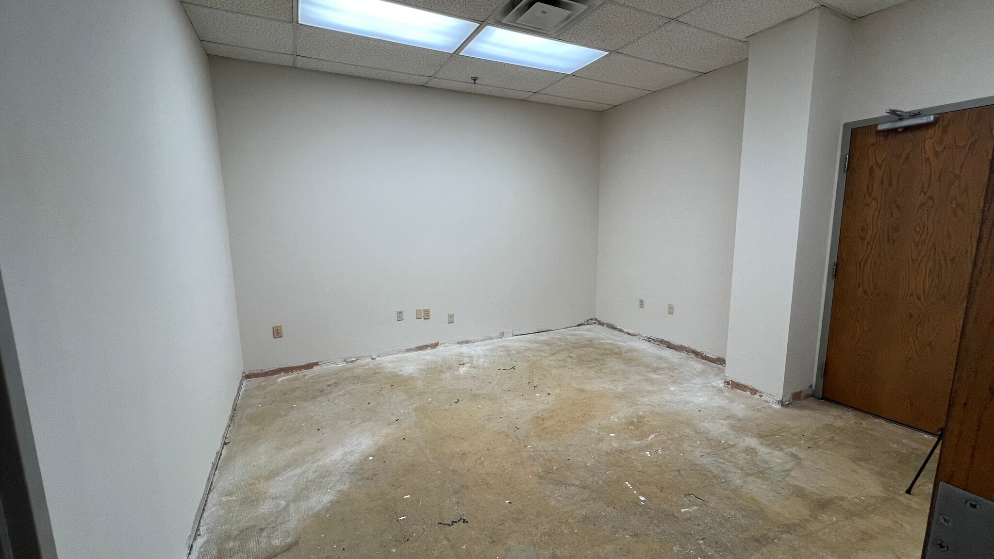 2402 Wildwood Ave, North Little Rock, AR à louer Photo de l’immeuble– Image 1 sur 5