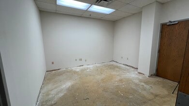 2402 Wildwood Ave, North Little Rock, AR à louer Photo de l’immeuble– Image 1 sur 5