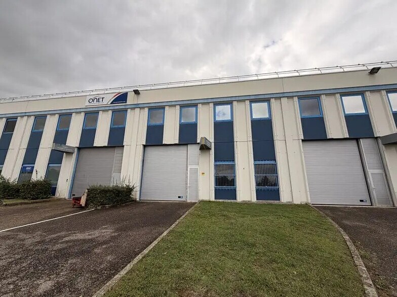 Bureau dans Saint-Quentin-Fallavier à vendre - Photo de l’immeuble – Image 2 sur 8