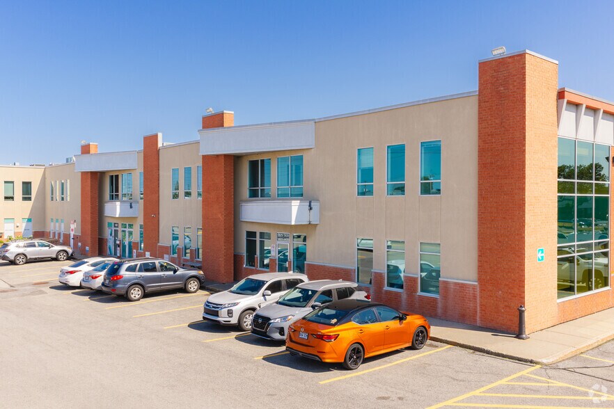 1415-1531 St Berlier, Laval, QC à louer - Photo de l’immeuble – Image 3 sur 7
