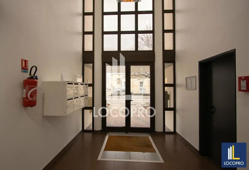 Bureau dans Aix-en-Provence à louer - Photo de l’immeuble – Image 2 sur 6