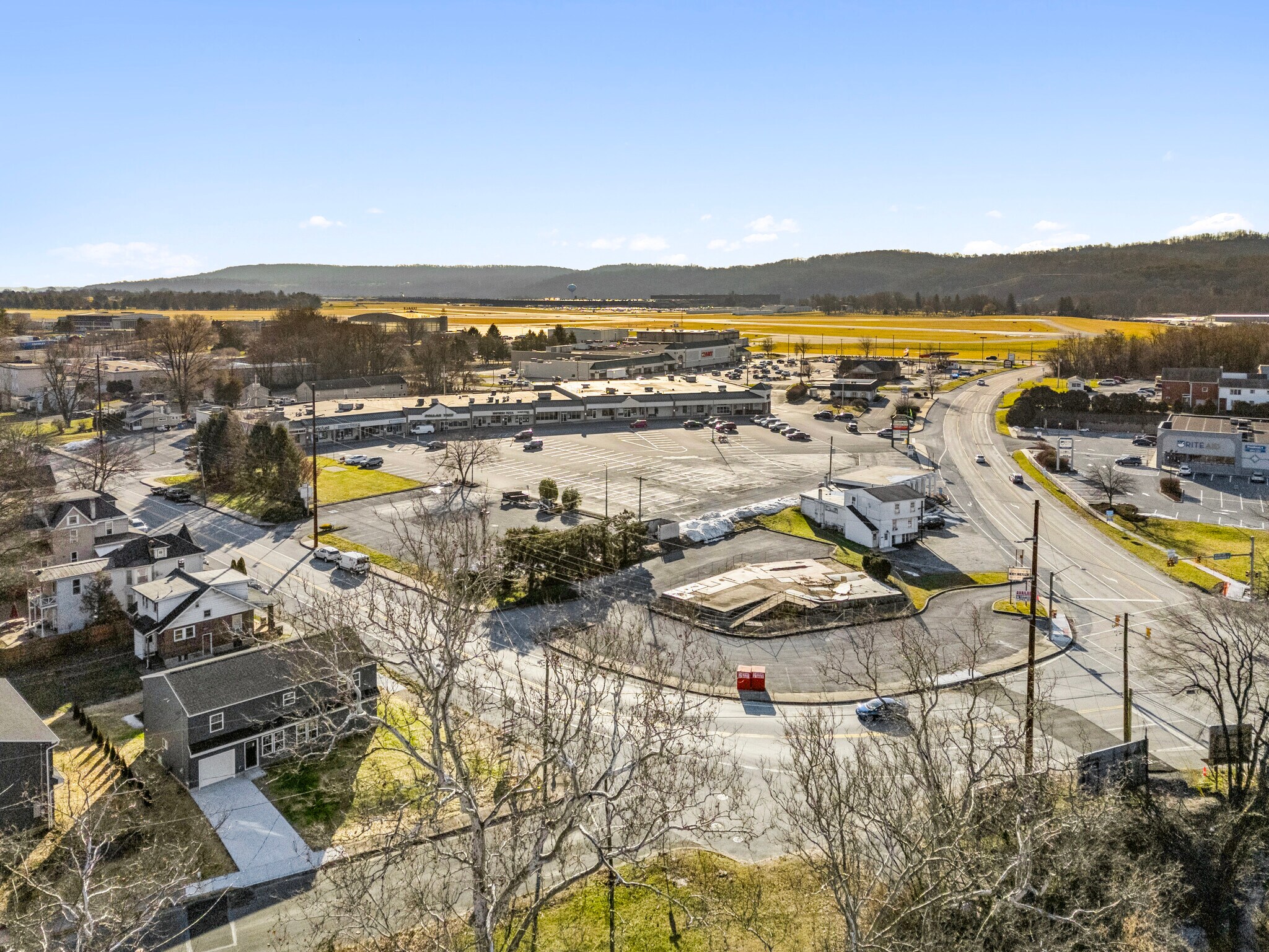 120-132 Old York Rd, New Cumberland, PA à louer Photo principale– Image 1 sur 12