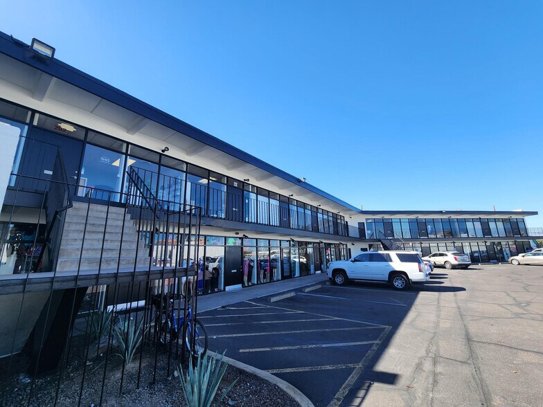 5800 N 19th Ave, Phoenix, AZ à louer - Photo de l’immeuble – Image 3 sur 3