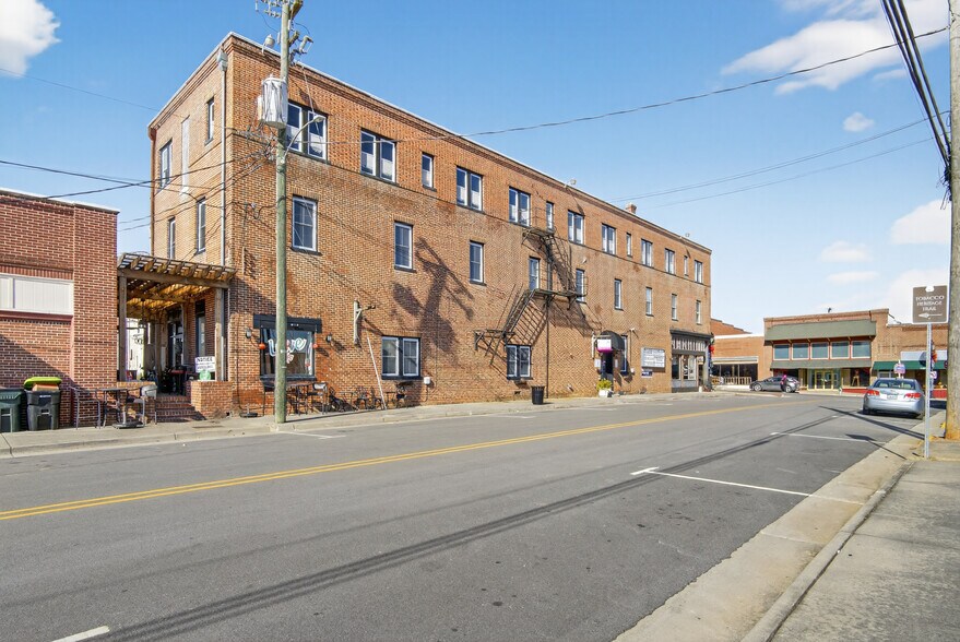 104-110 S Hill Ave, South Hill, VA à vendre - Photo de l’immeuble – Image 3 sur 91