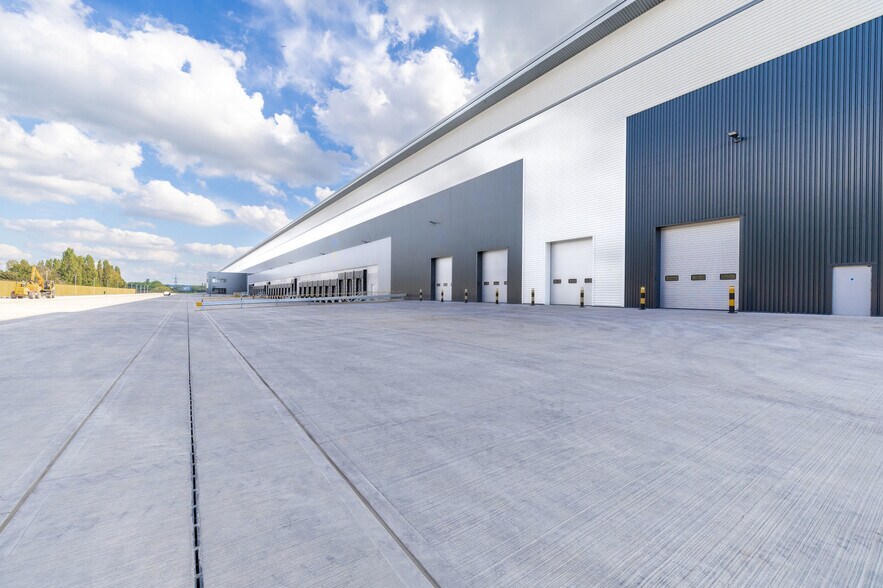 Industriel/Logistique dans Severn Rd, Bristol à vendre - Photo de l’immeuble – Image 3 sur 20