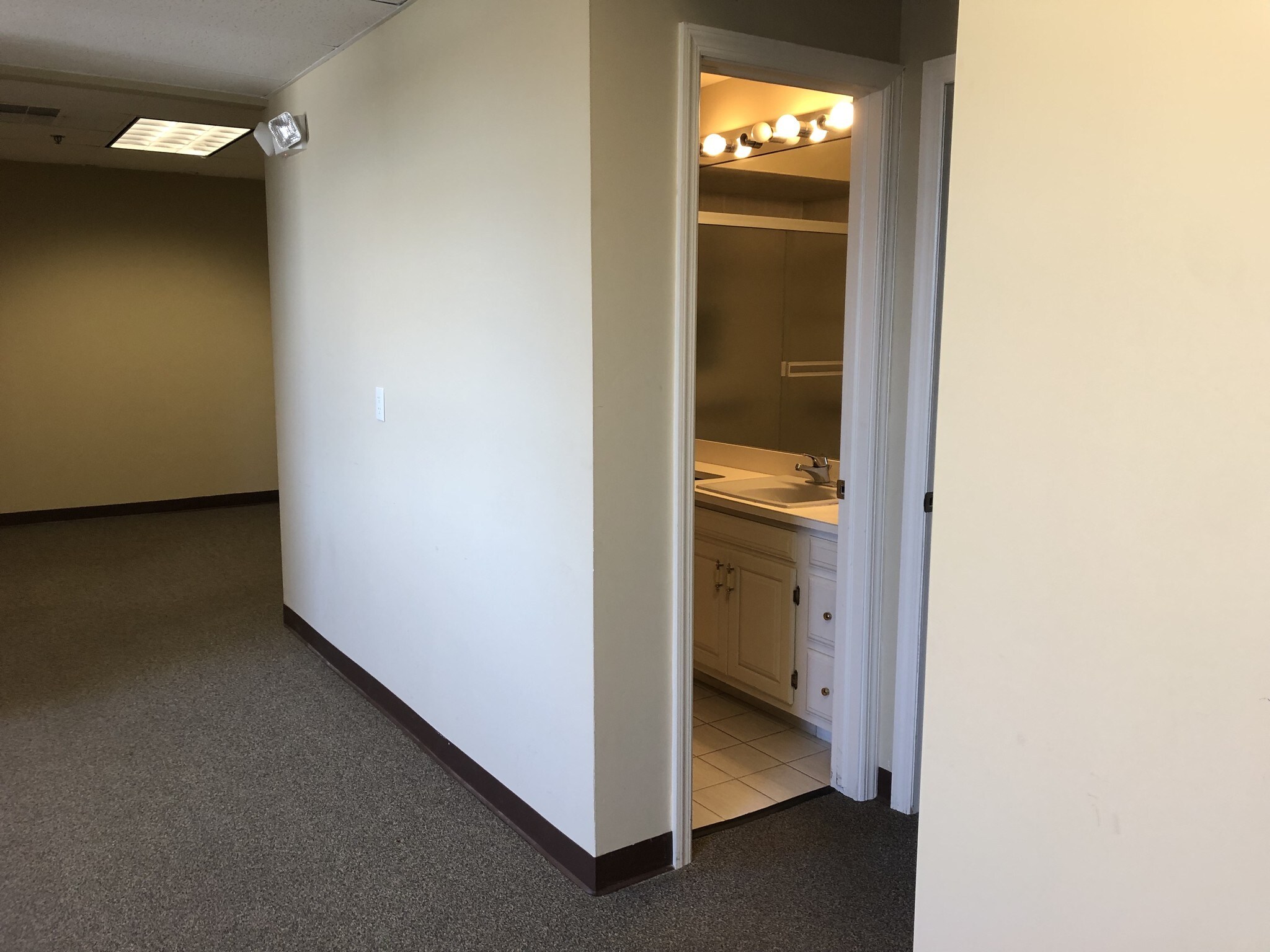 29 Evans Pl, Pompton Plains, NJ à louer Autre– Image 1 sur 21