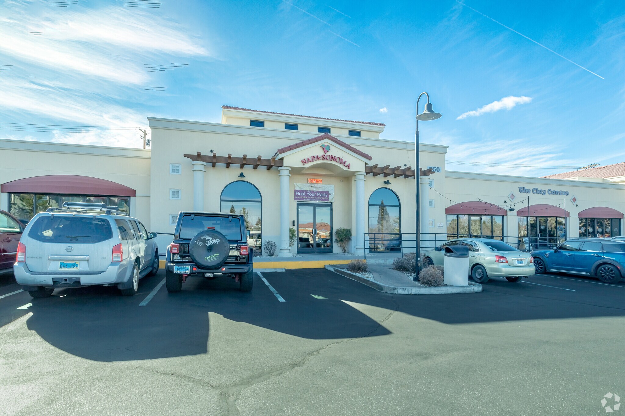 550 W Plumb Ln, Reno, NV à louer Photo de l’immeuble– Image 1 sur 14
