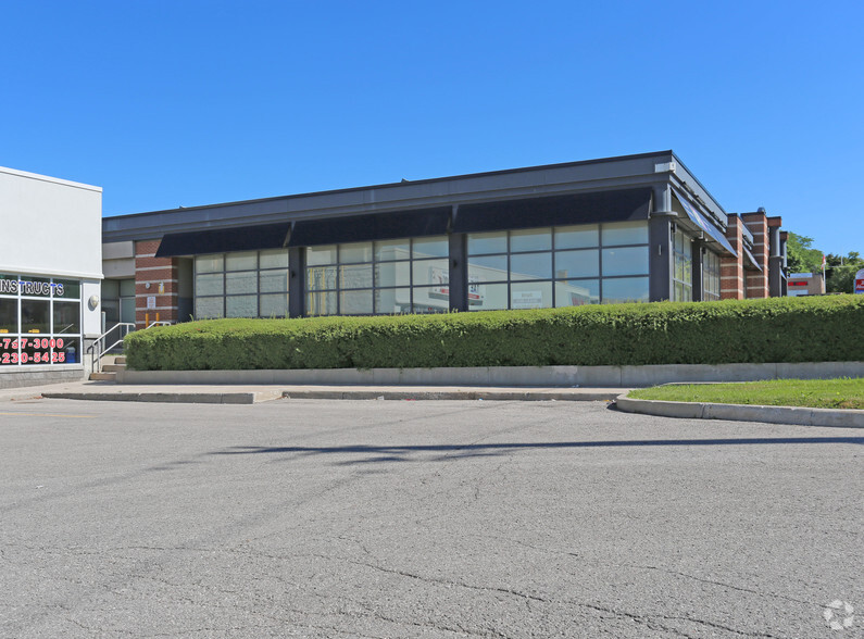 1450-1500 O'connor Dr, Toronto, ON à louer - Photo de l’immeuble – Image 3 sur 3