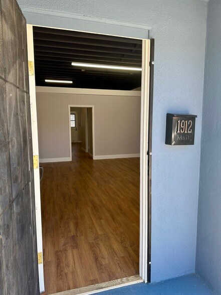 1912 W Olive Ave, Burbank, CA à louer - Photo intérieure – Image 3 sur 16