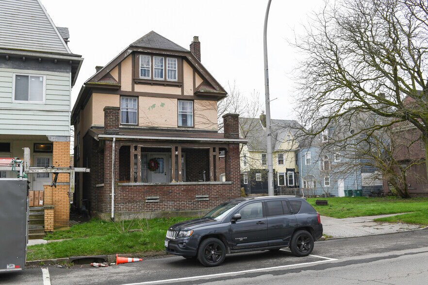 609 Rainbow Blvd, Niagara Falls, NY à vendre - Photo de l’immeuble – Image 2 sur 6