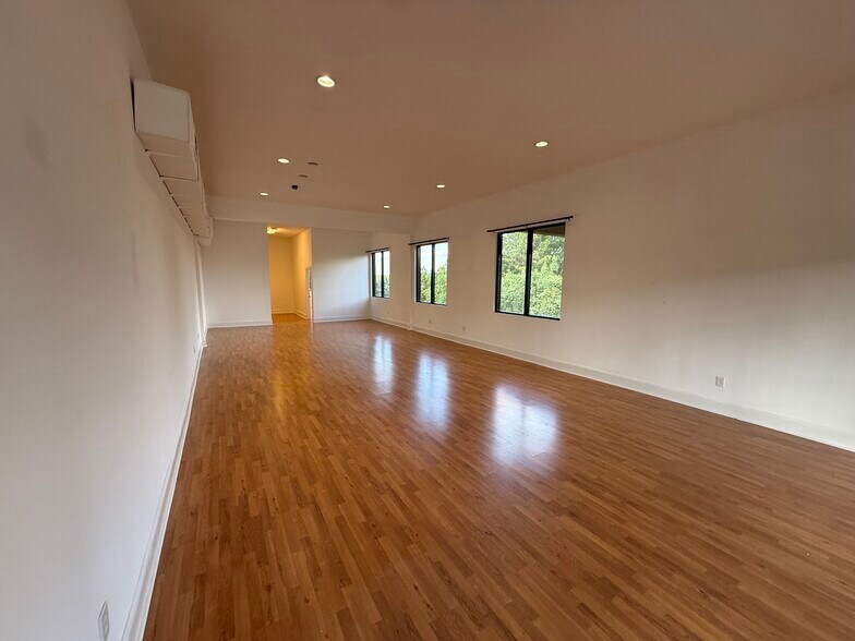 2436 E University Dr, Auburn, AL à louer - Photo de l’immeuble – Image 3 sur 10