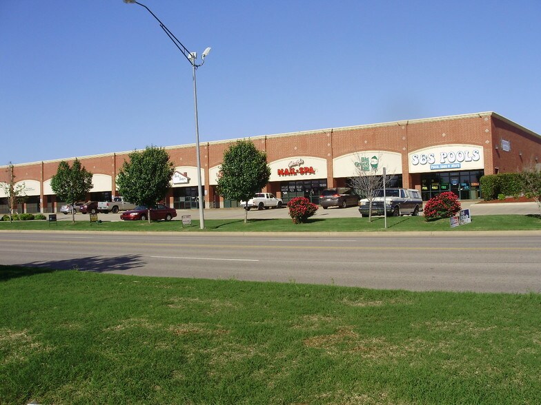 1700-1704 S Broadway St, Moore, OK à louer - Photo de l’immeuble – Image 3 sur 12