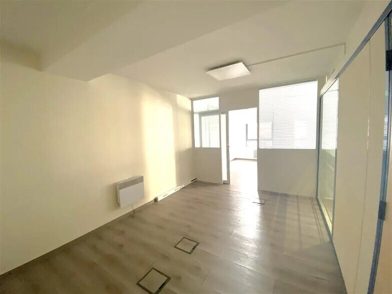 66 Bis Rue Laferrière, Paris à louer - Photo de l’immeuble – Image 3 sur 6