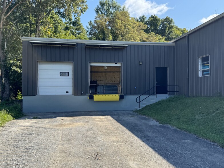7 Industry St, La Grange, NY à louer - Photo de l’immeuble – Image 3 sur 9