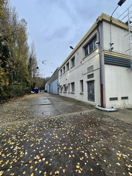 Local d’activités dans Le Blanc-Mesnil à louer - Photo de l’immeuble – Image 3 sur 15