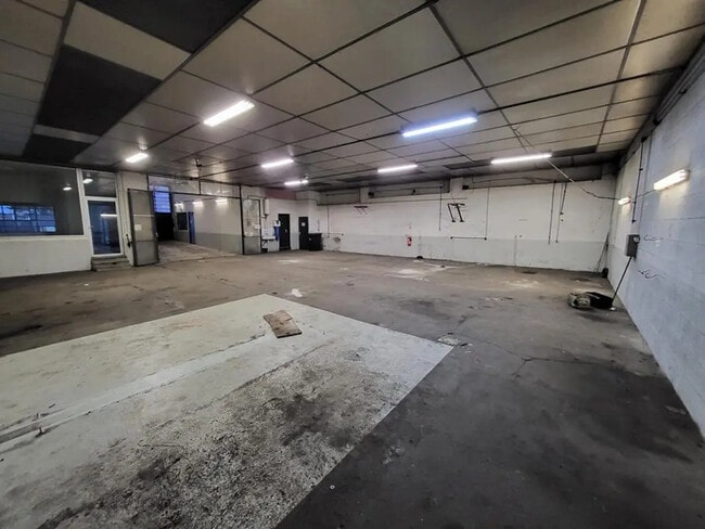 Plus de détails pour Local commercial à louer