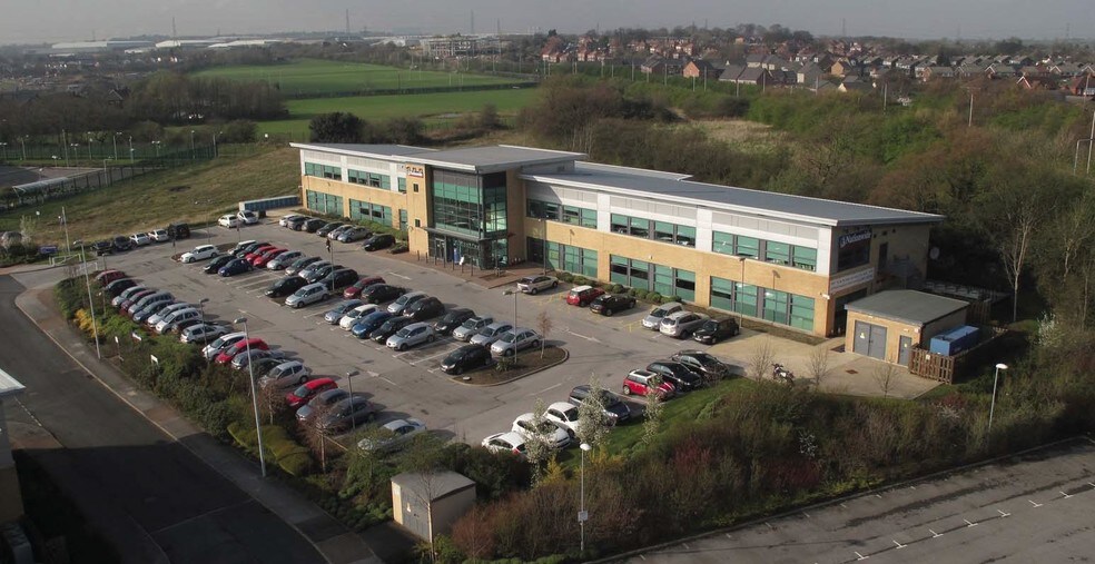 3 Red Hall Cres, Wakefield à louer - Photo de l’immeuble – Image 2 sur 6