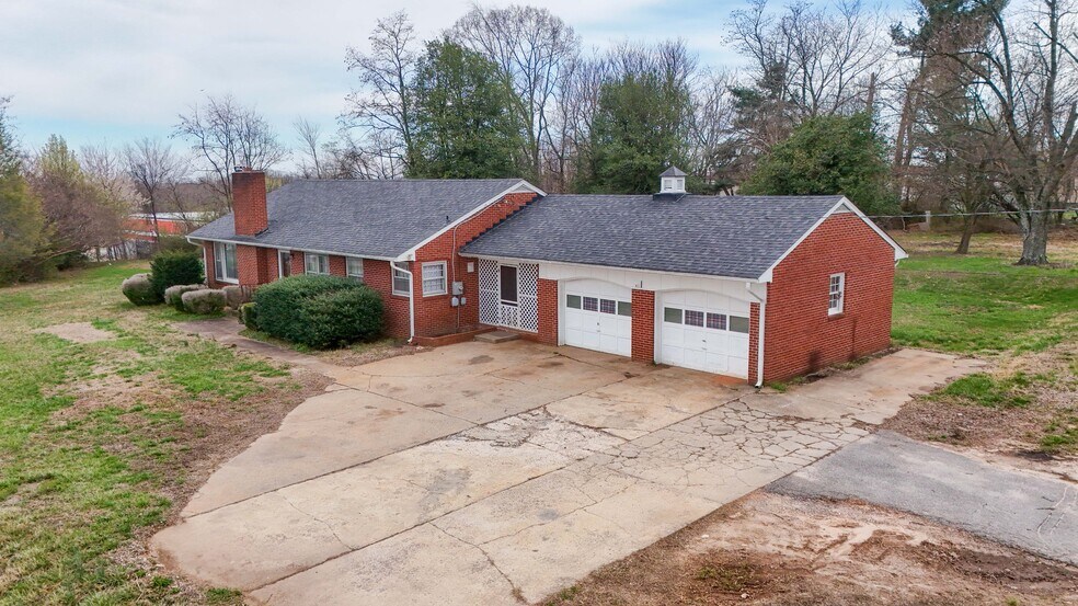 1001 E Lynchburg Salem Tpke, Bedford, VA à vendre - Photo principale – Image 1 sur 92