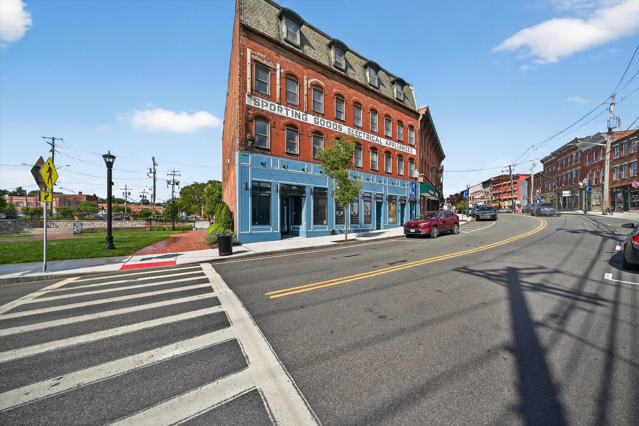 23-27 W Main St, Middletown, NY à louer Photo de l’immeuble– Image 1 sur 3