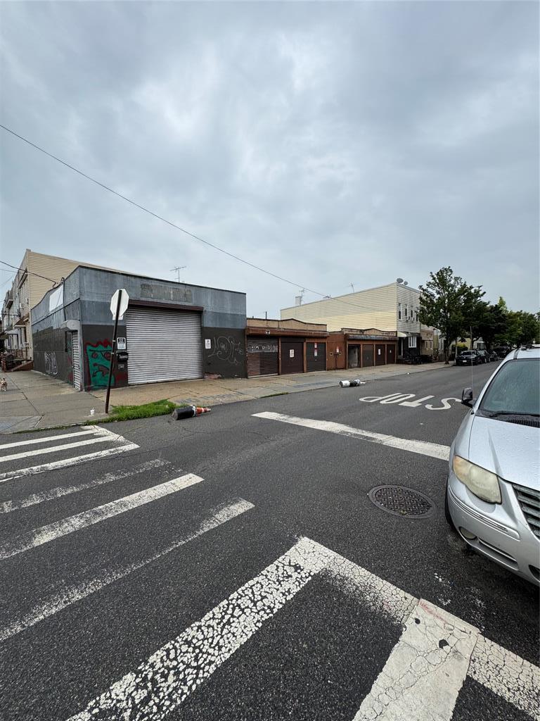 576 Grandview ave, Ridgewood, NY à vendre Photo principale– Image 1 sur 3
