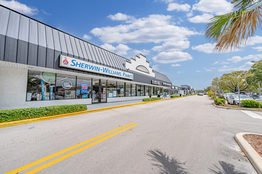 9801-9965 Pines Blvd, Pembroke Pines, FL à vendre - Photo de l’immeuble – Image 2 sur 9