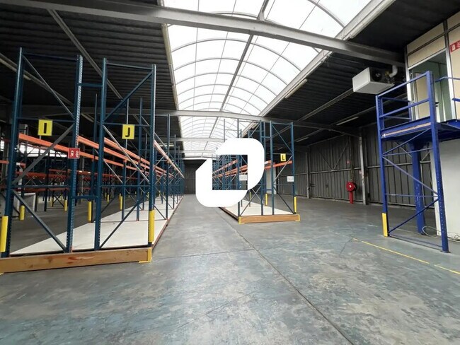 Plus de détails pour Local d’activités à vendre