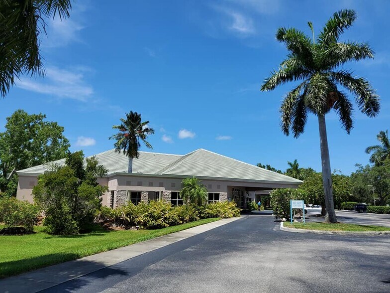 5601 21st Ave W, Bradenton, FL à louer - Photo de l’immeuble – Image 3 sur 27