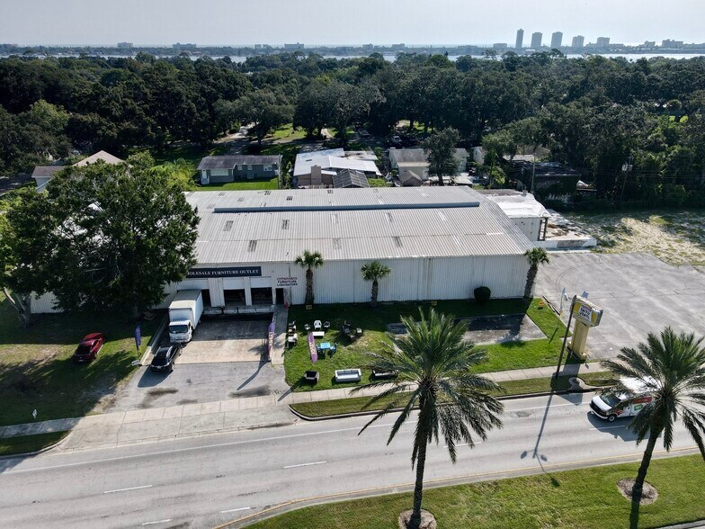 685 S Yonge St, Ormond Beach, FL à vendre - Photo de l’immeuble – Image 1 sur 10