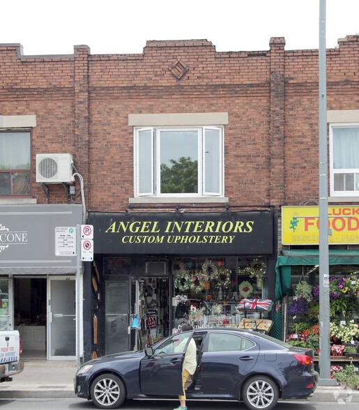 695 St Clair Ave W, Toronto, ON à louer - Photo de l’immeuble – Image 2 sur 3