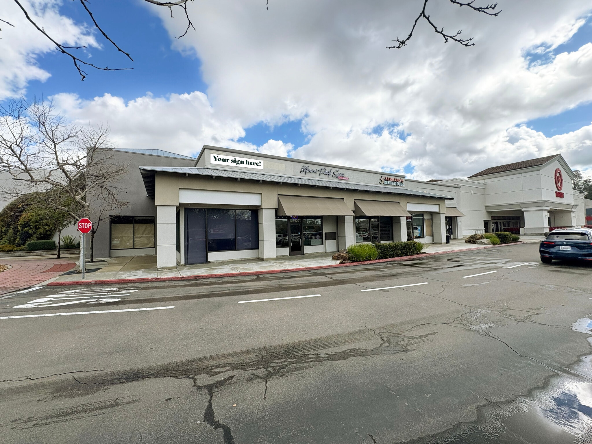 14823 Pomerado Rd, Poway, CA à louer Photo de l’immeuble– Image 1 sur 2