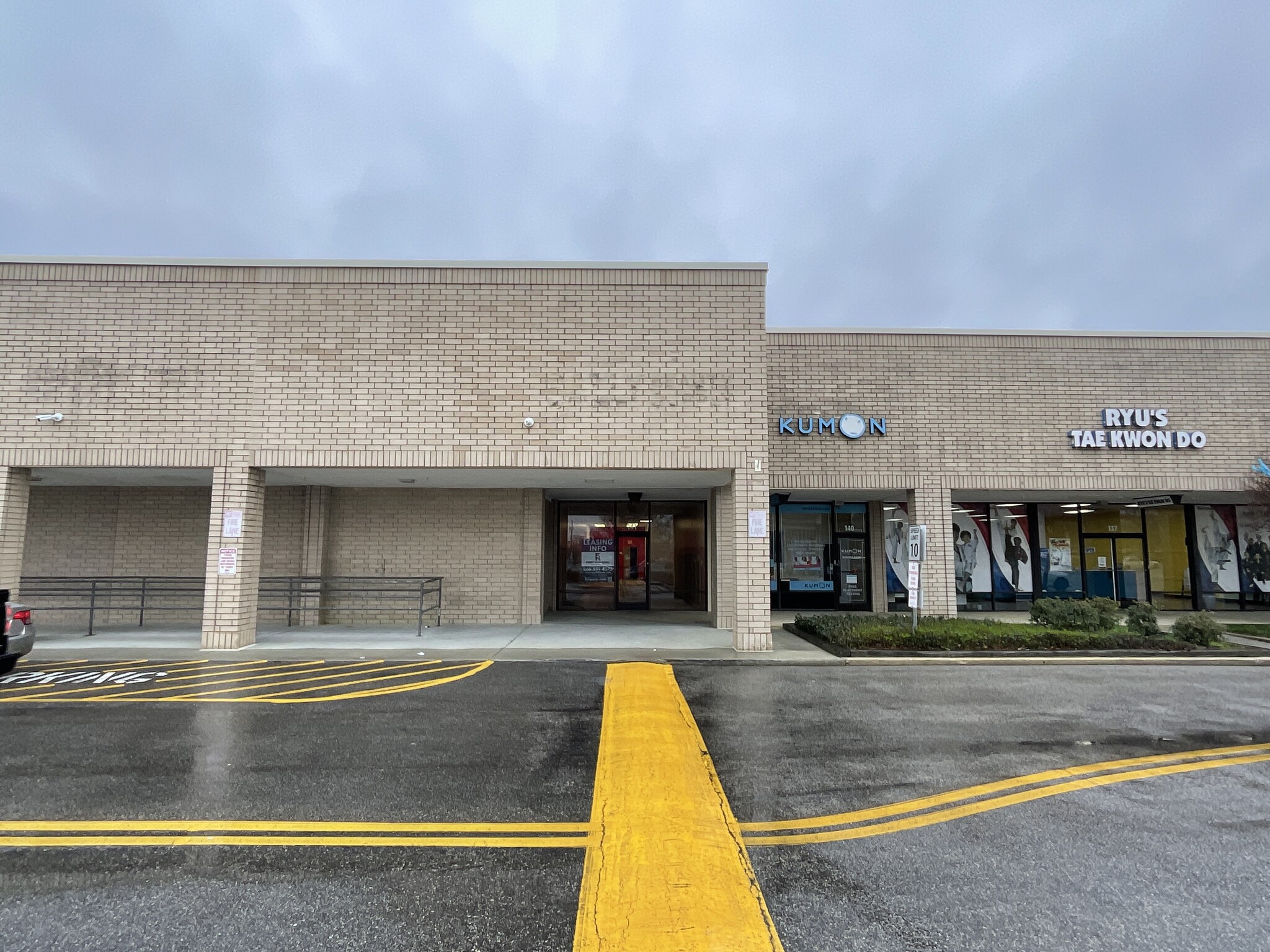 102-400 Westwood Shopping Ctr, Fayetteville, NC à louer Photo de l’immeuble– Image 1 sur 1