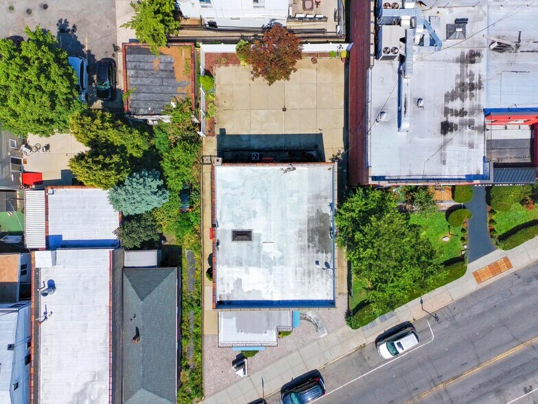 72-41 Grand Ave, Flushing, NY à louer - Photo de l’immeuble – Image 3 sur 52