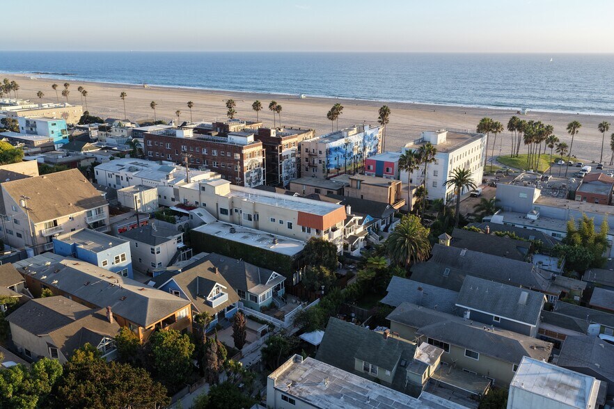 34 Dudley Ave, Venice, CA à vendre - Photo de l’immeuble – Image 2 sur 8