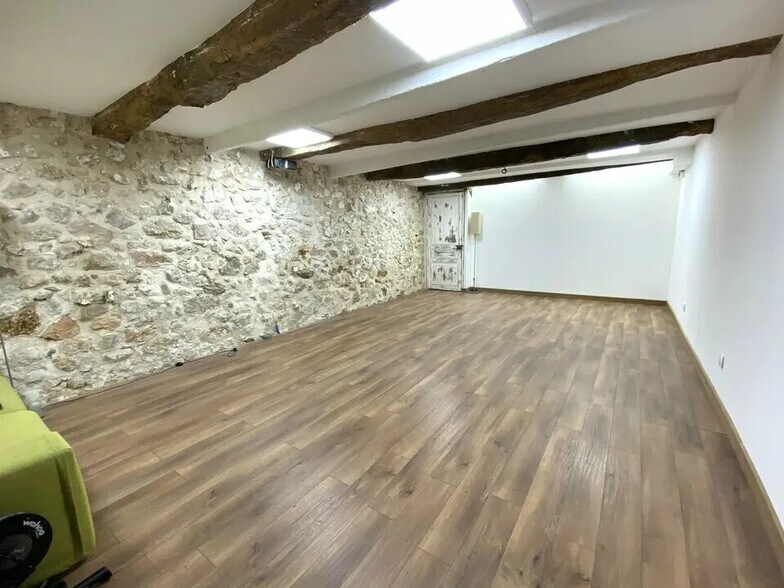 Local commercial dans Vence à louer - Photo de l’immeuble – Image 2 sur 3